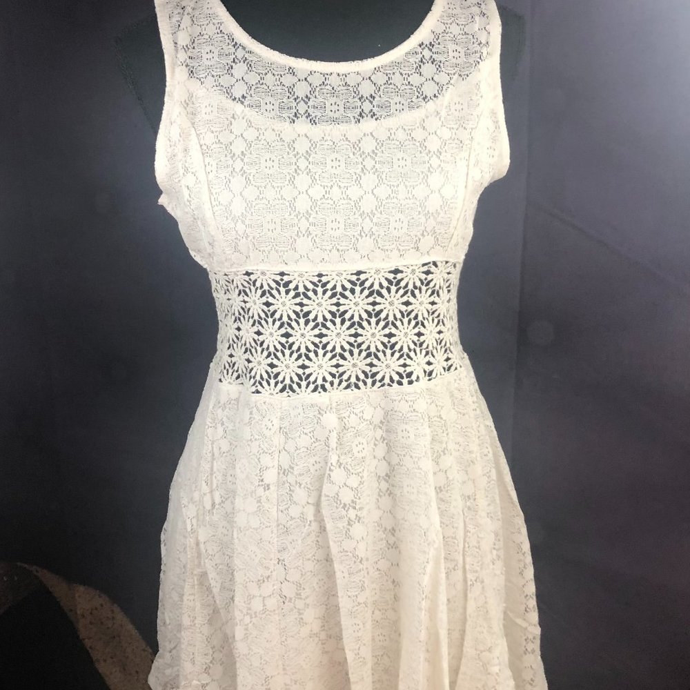 Dress With Flower Lace Middle Opening
